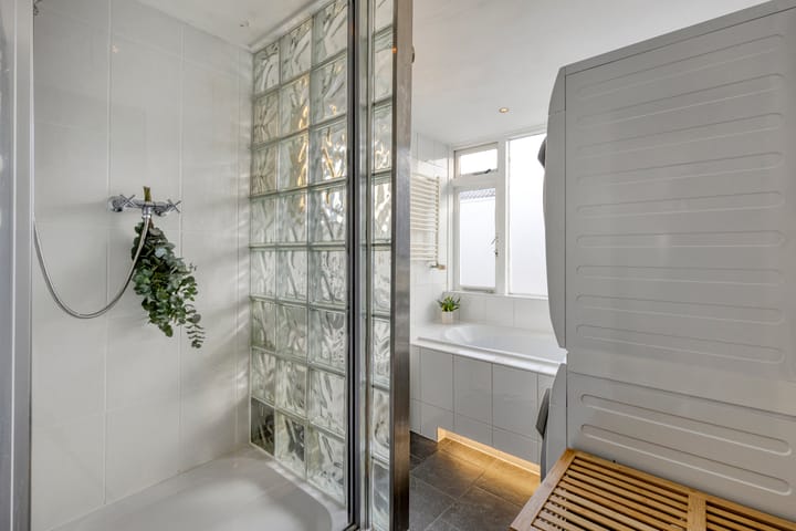 Photo 22 of Adriaan van Altenastraat 28