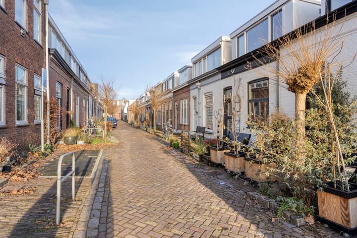 Photo 26 of Adriaan van Altenastraat 28