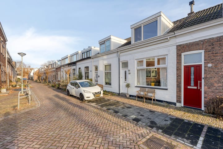 Photo 28 of Adriaan van Altenastraat 28