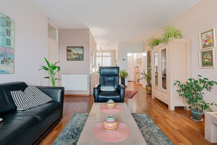 Foto 5 van Planetenhof 136-F