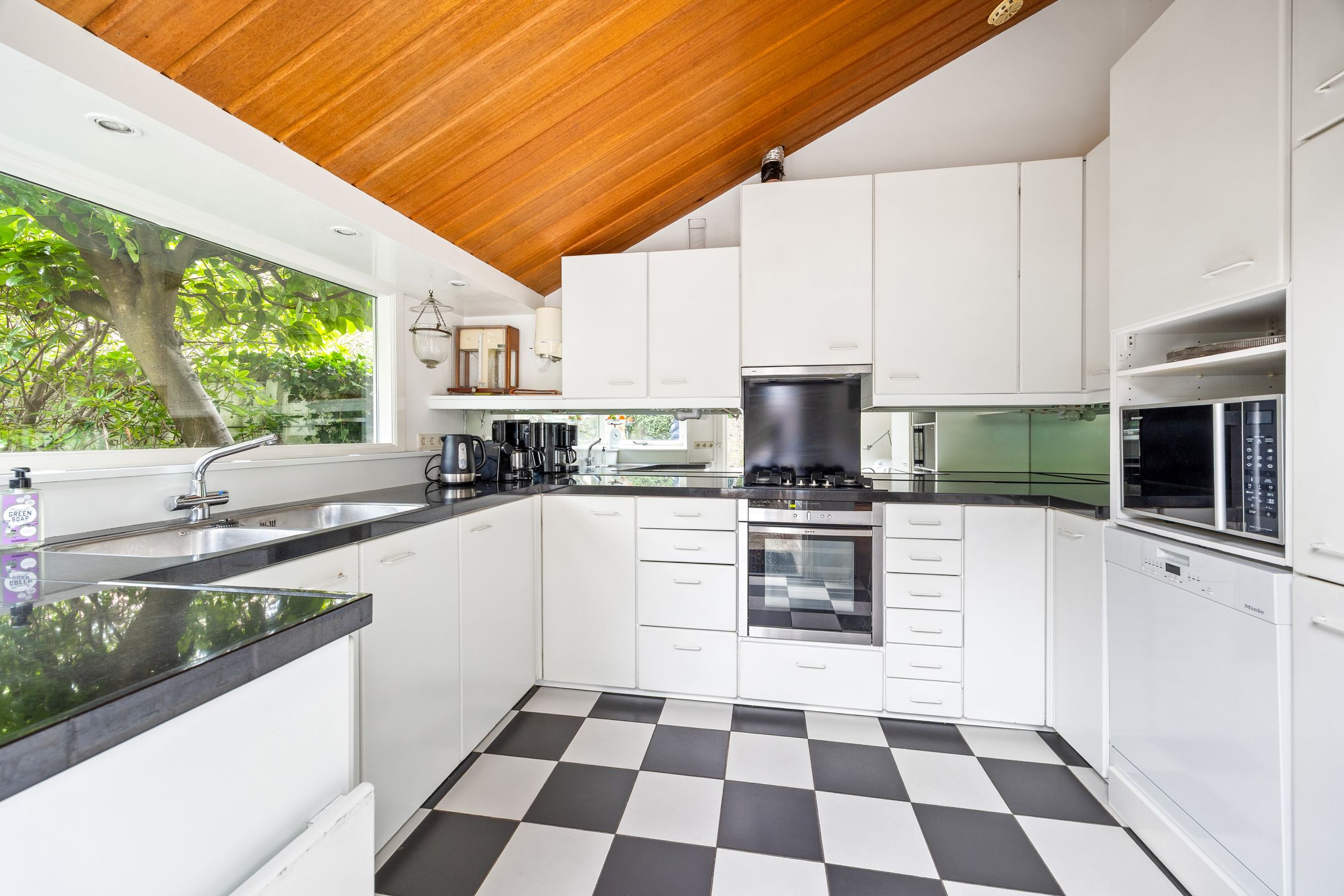 Foto 12 van Westerlookade 13