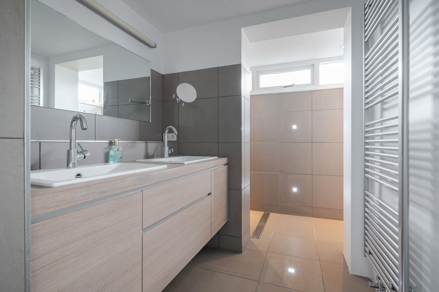 Foto 25 van Burgemeester Serrarislaan 17