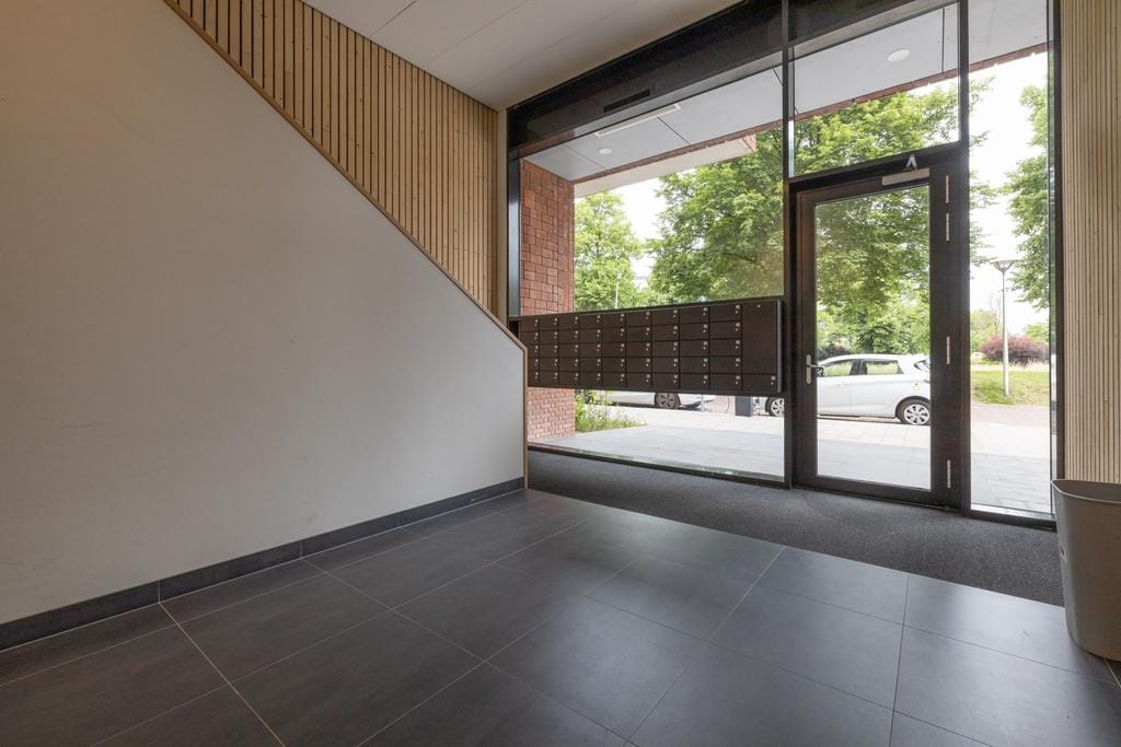 Photo 13 of Van Esveldstraat 31-36