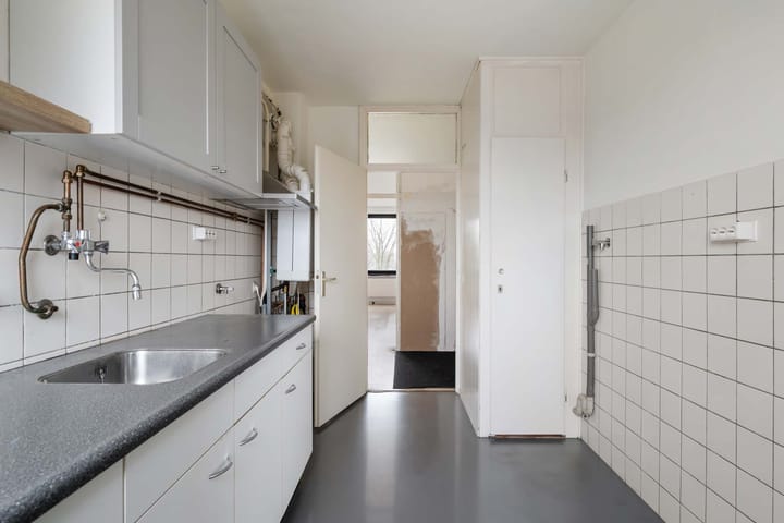 Photo 14 of Jacob van Ruysdaelstraat 48