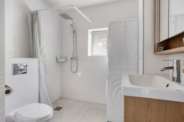 Photo 28 of Jacques Tatilaan 47