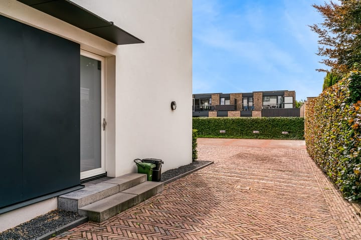 Photo 2 of Julianalaan 15-A4