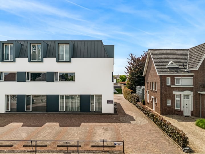 Photo 3 of Julianalaan 15-A4