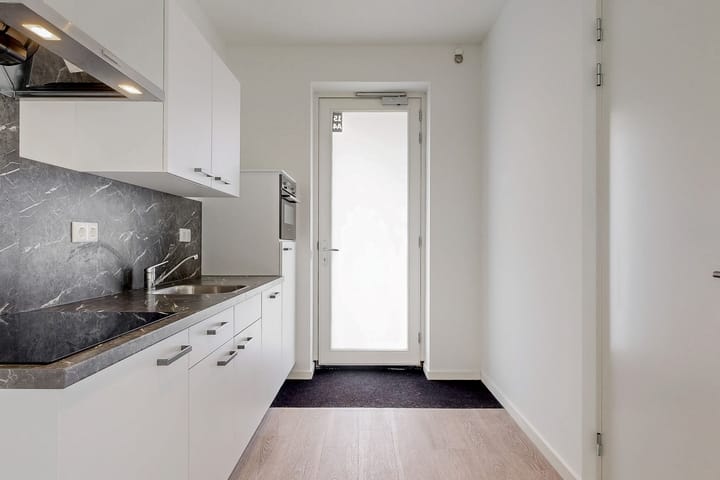 Photo 4 of Julianalaan 15-A4