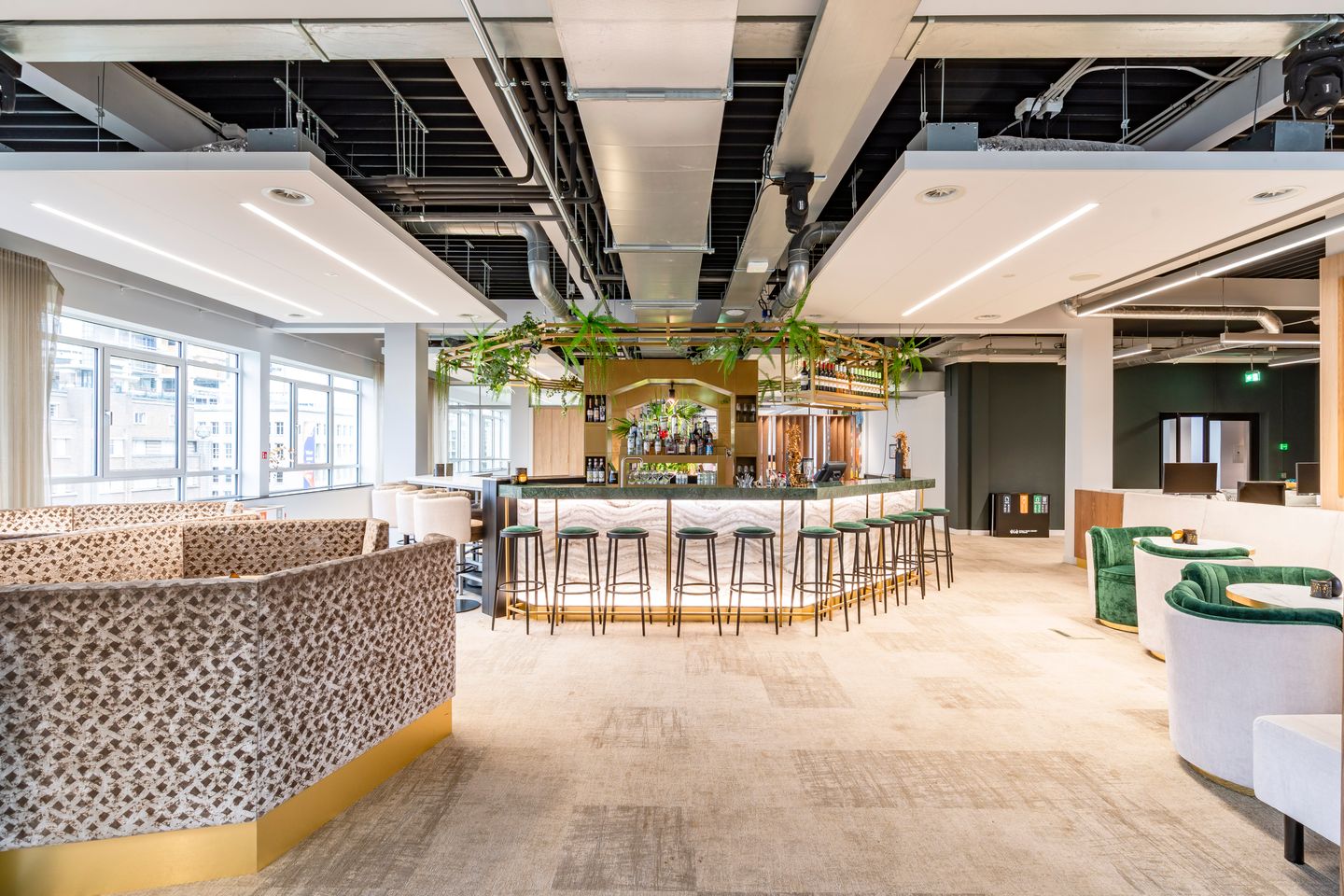 Bekijk foto 1 van Beursplein 37