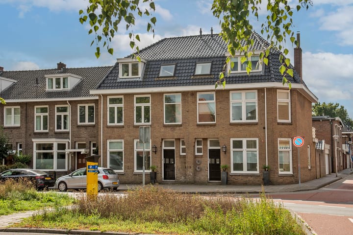 Twee-onder-één-kap te koop: Lasondersingel 56, Enschede
