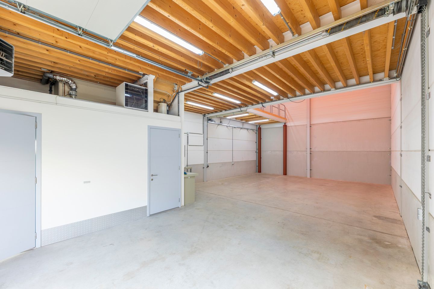 Bekijk foto 5 van Bedrijfsweg 35