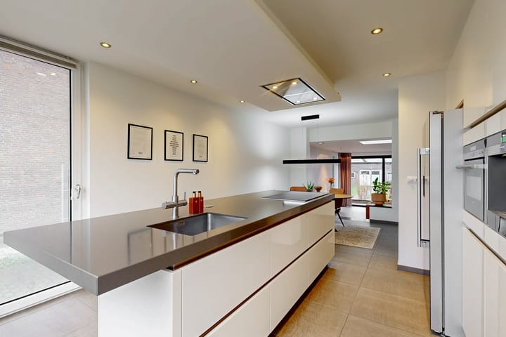 Photo 2 of Doctor Poelsstraat 20