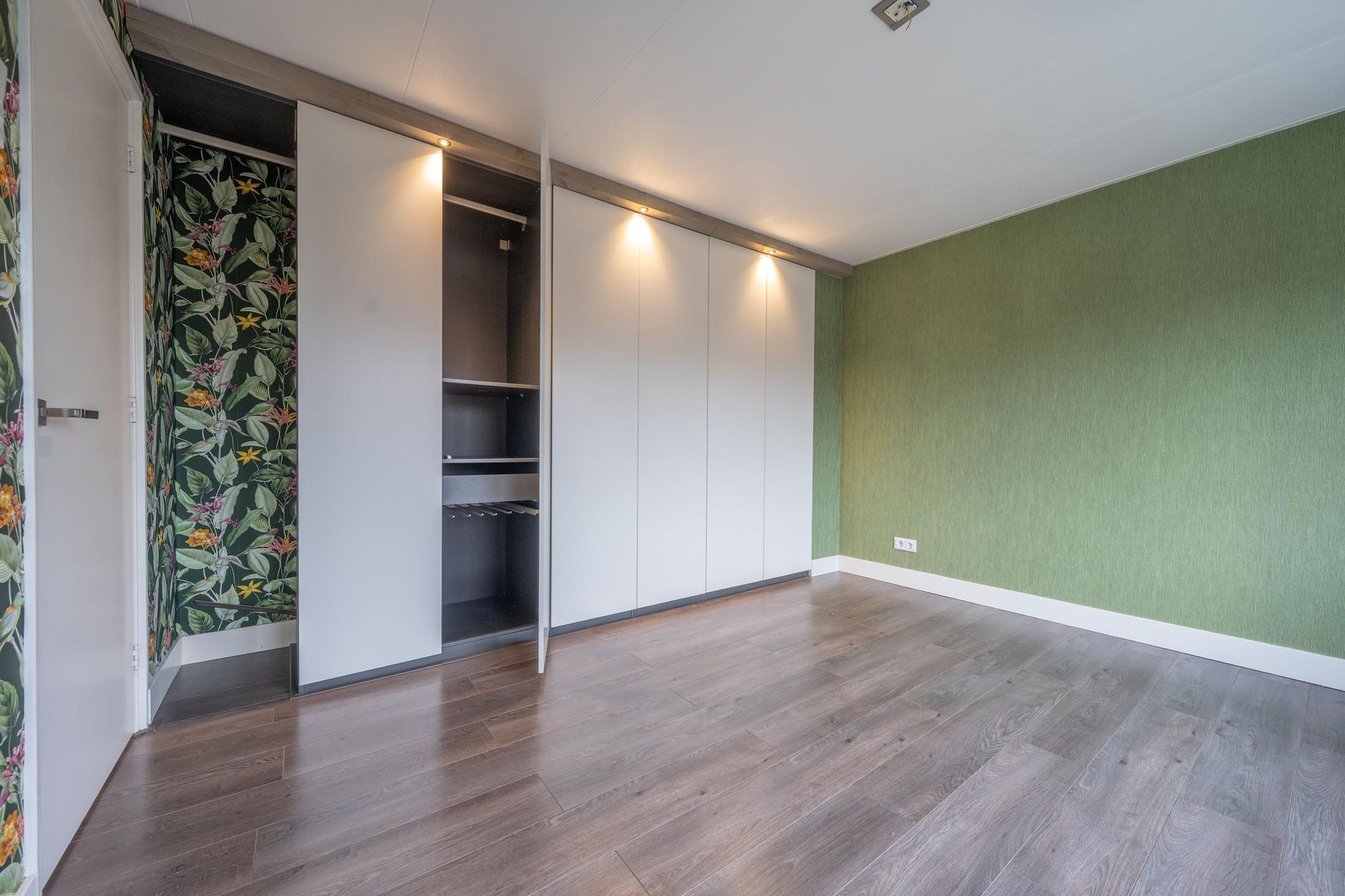 Photo 24 of Zonstraat 31