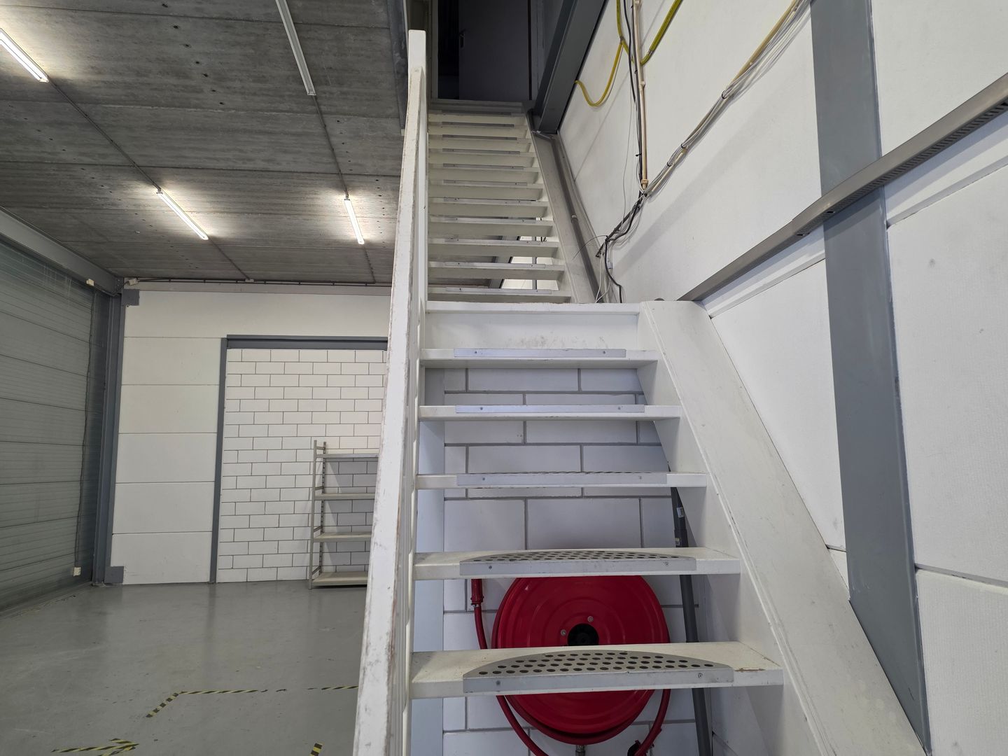 View photo 3 of Gessel 11