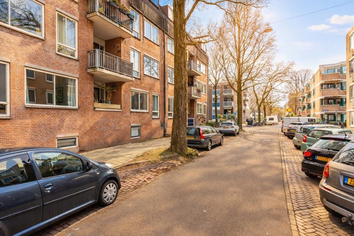 Photo 2 of Van der Duijnstraat 31