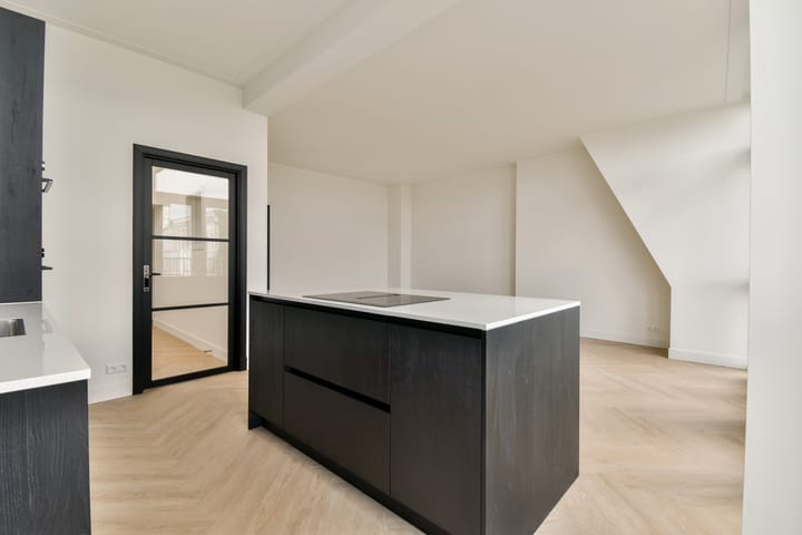 Photo 5 of Johannes Vermeerstraat 36-4