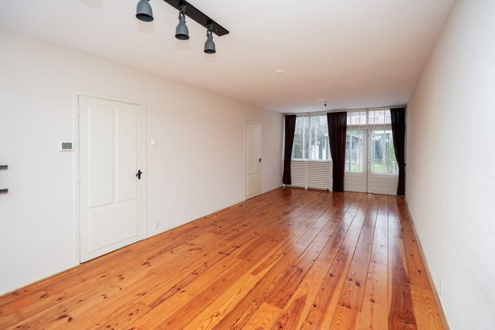 Photo 5 of Gaussstraat 34