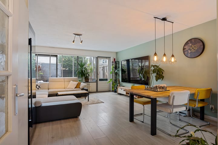 Photo 2 of Ravelstraat 19