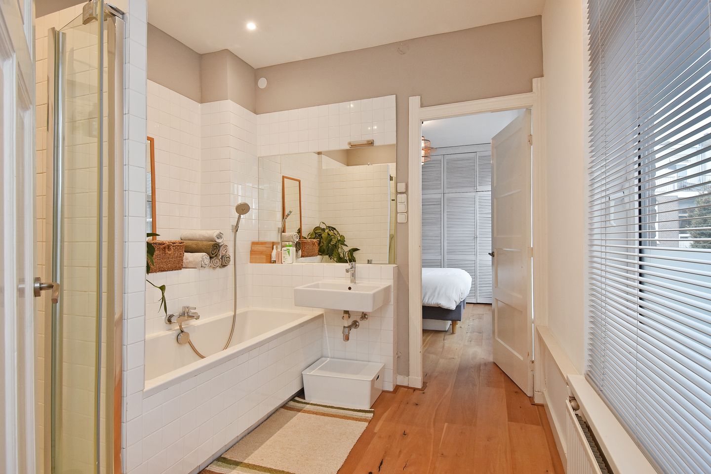 Photo 19 of Johannes Camphuijsstraat 125