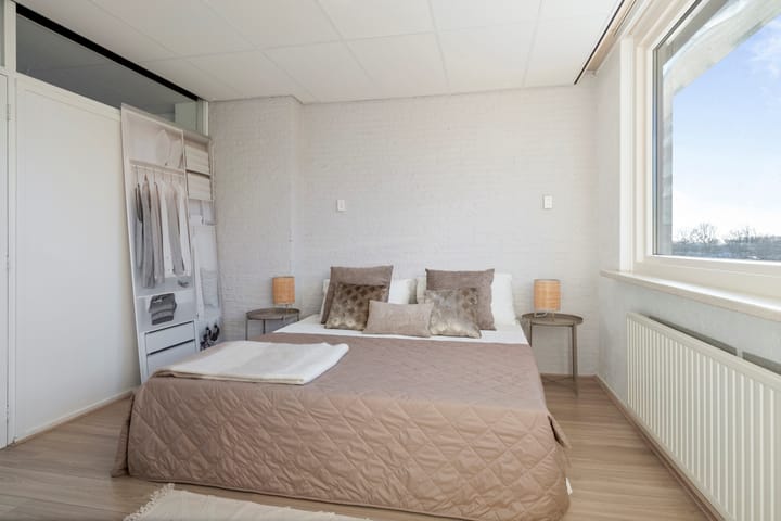 Photo 12 of Jacob van Ruijsdaelstraat 40-C