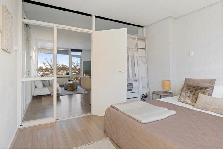 Photo 13 of Jacob van Ruijsdaelstraat 40-C