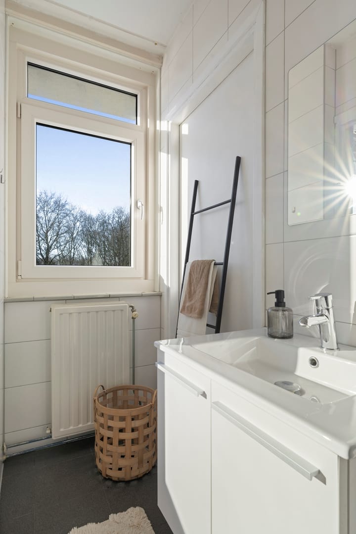 Photo 16 of Jacob van Ruijsdaelstraat 40-C