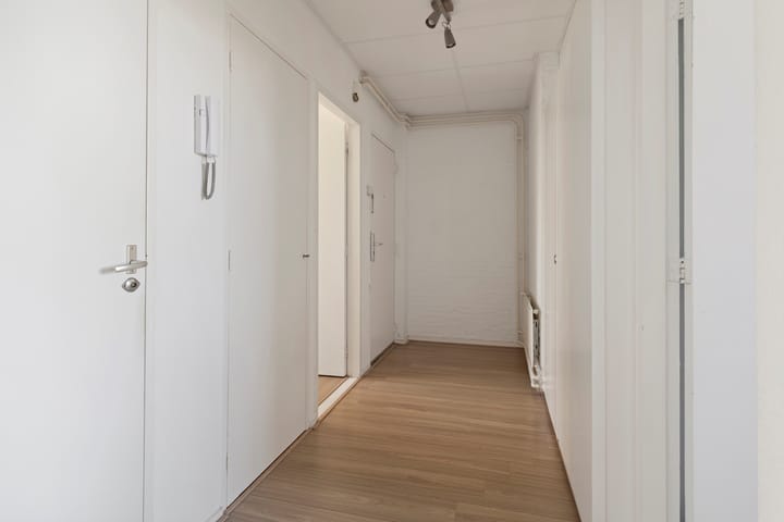 Photo 27 of Jacob van Ruijsdaelstraat 40-C