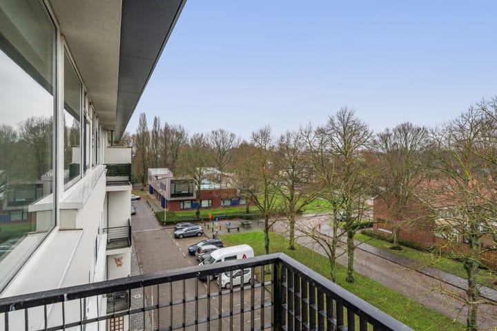 Photo 33 of Jacob van Ruijsdaelstraat 40-C