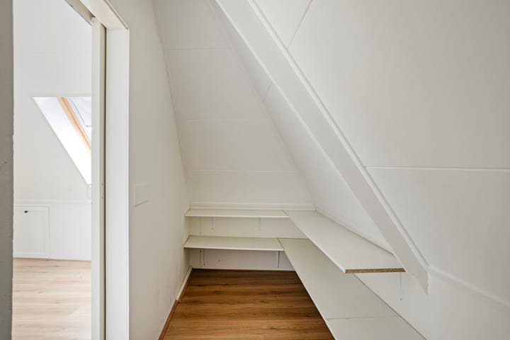 Photo 21 of Wilhelminastraat 37-C