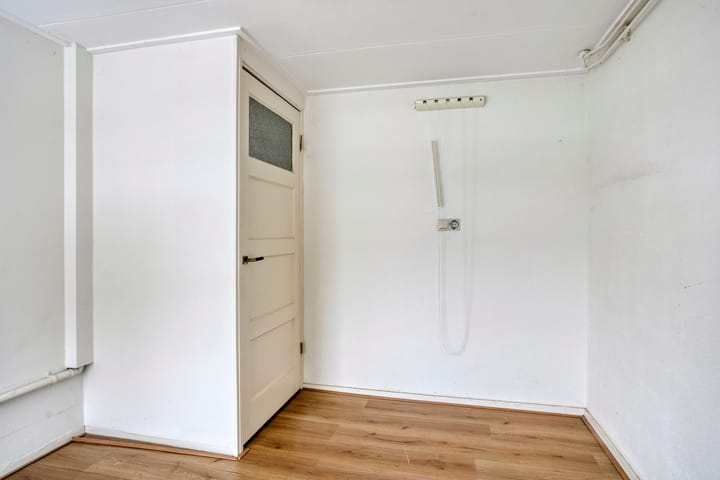 Photo 18 of Wilhelminastraat 37-C