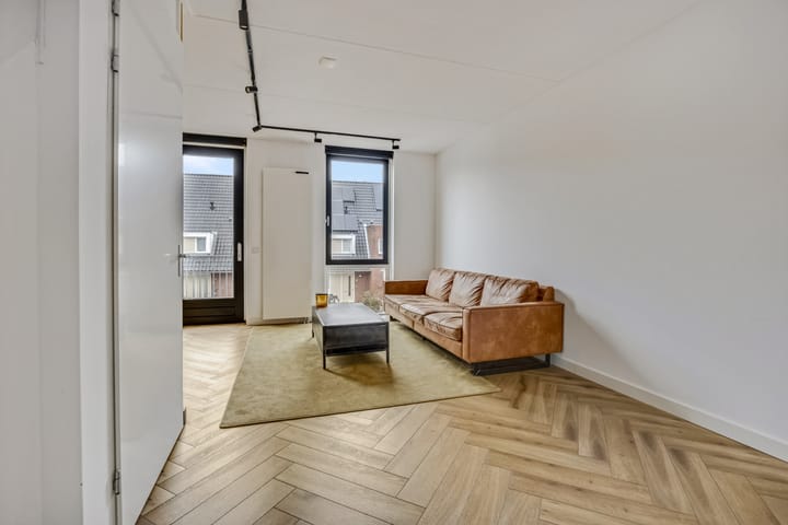 Photo 5 of Citroenvlinder 10