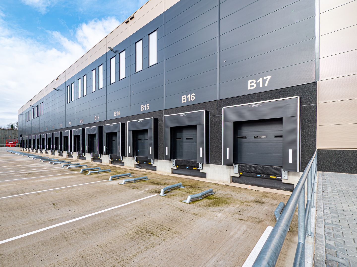 View photo 2 of Veldweg 1