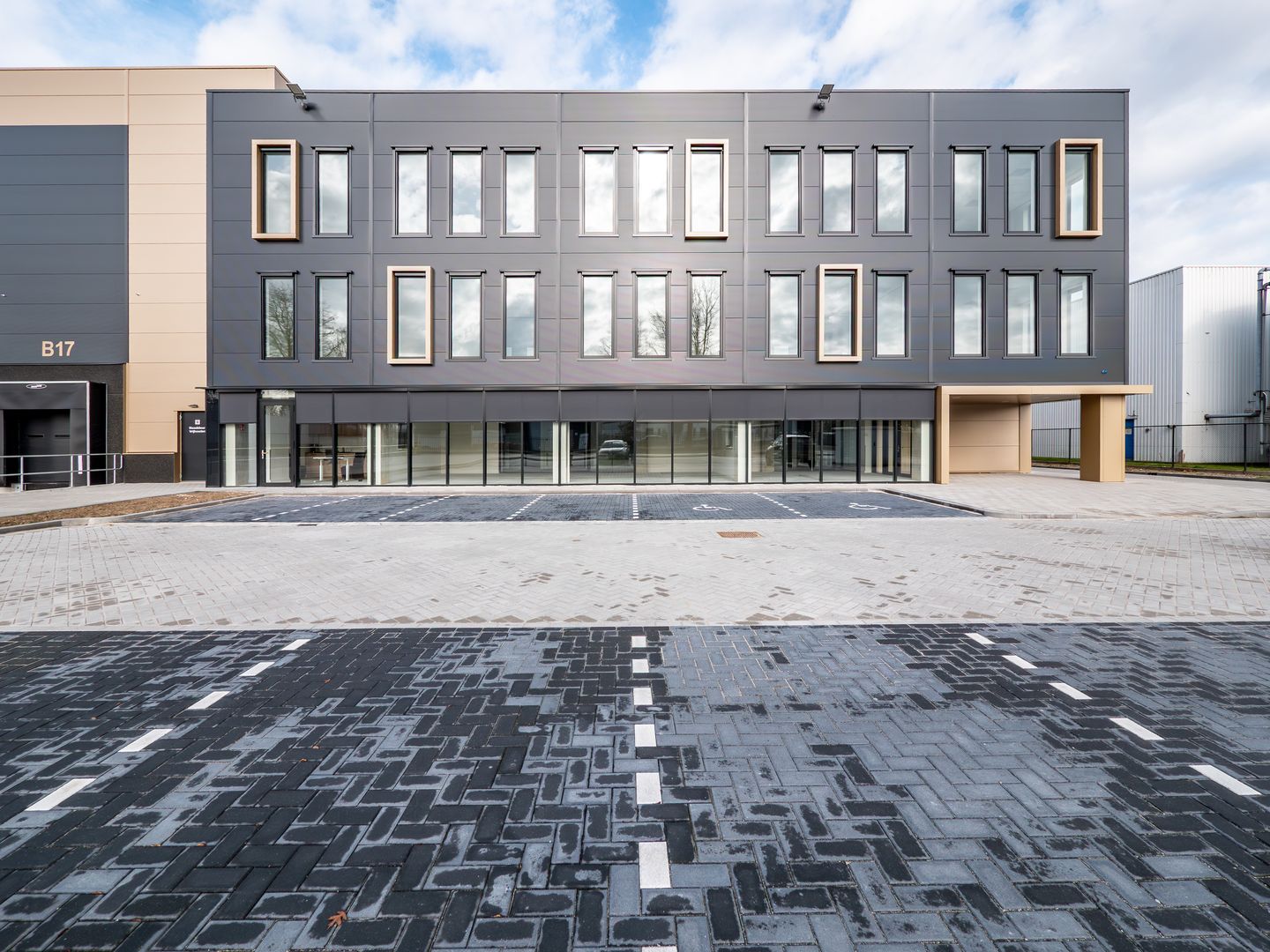 View photo 4 of Veldweg 1