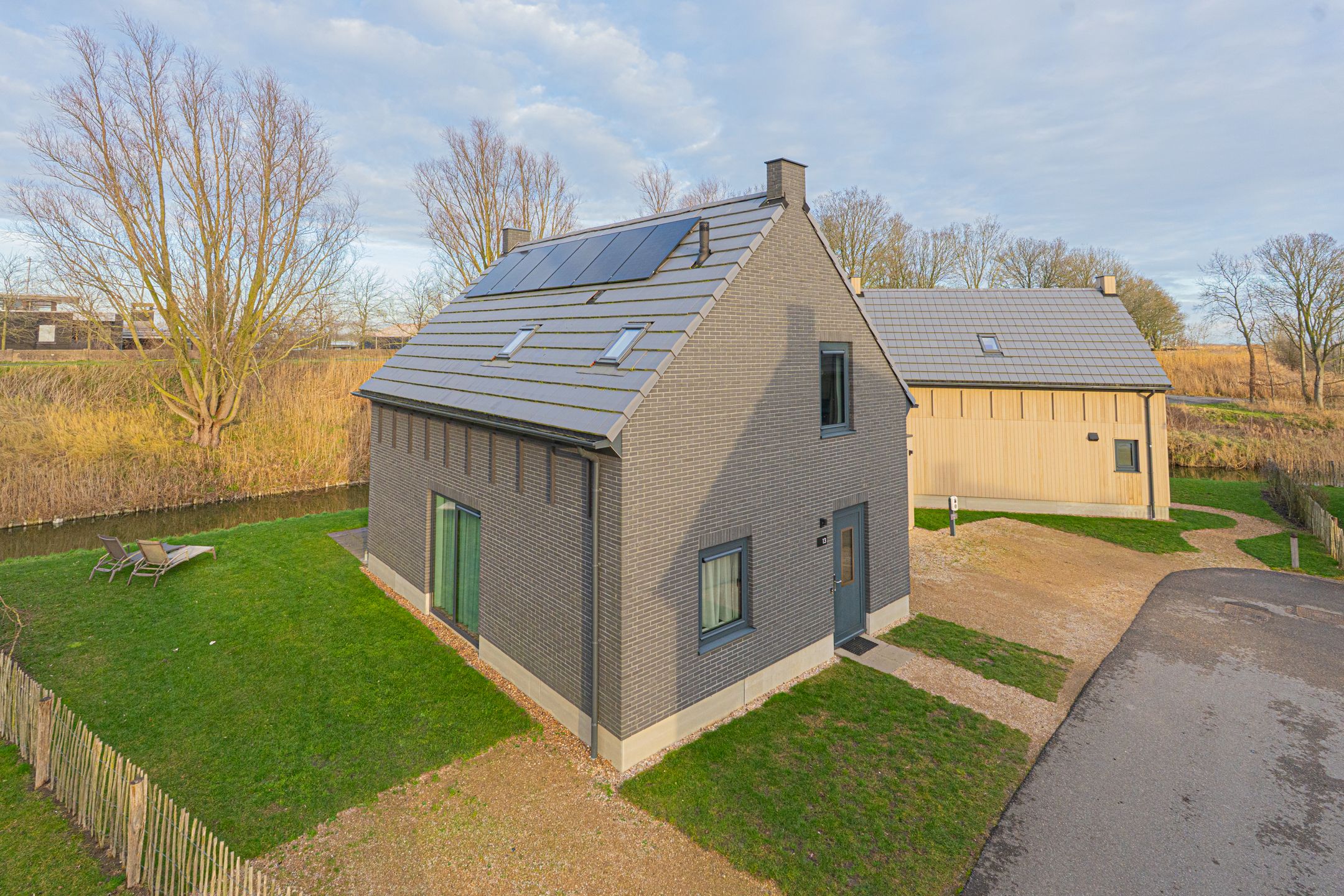 3-bedroom freehold villa in Wolphaartsdijk — photo 1 of 5