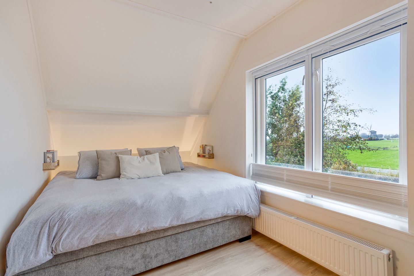 Foto 25 van Neckerstraat 147