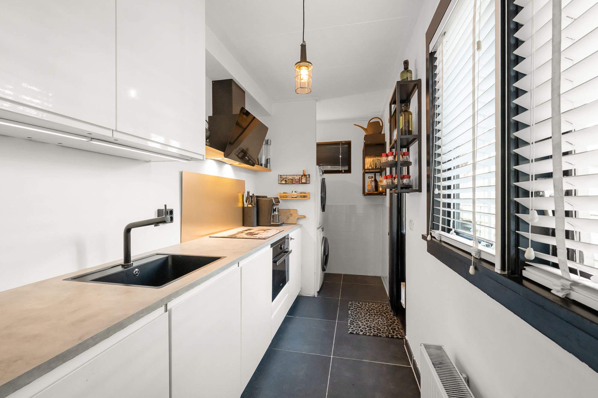 Foto 12 van Van Genderenstraat 17