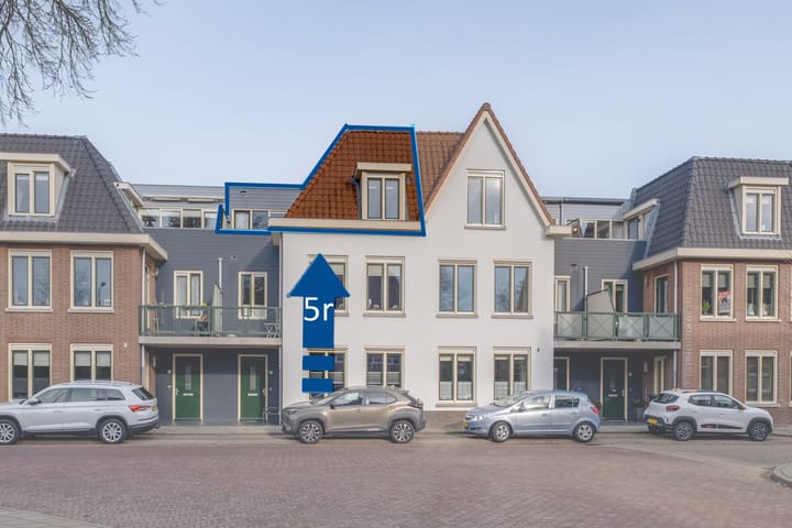 Photo 2 of Emmastraat 5-R