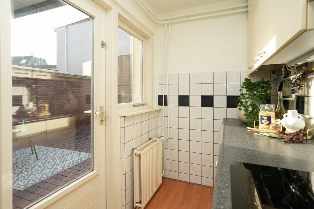 Photo 13 of Dominicanenstraat 86