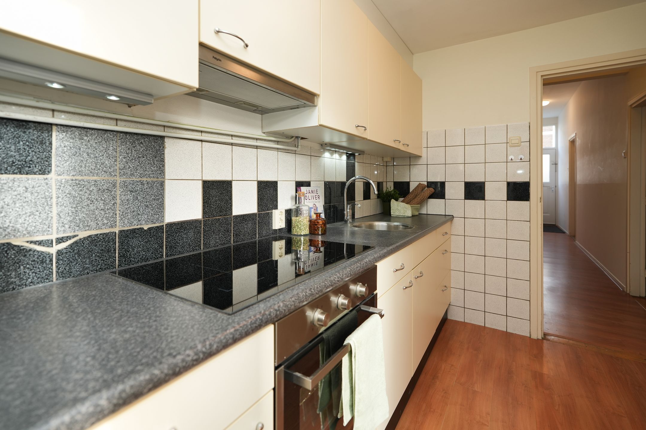 Photo 12 of Dominicanenstraat 86