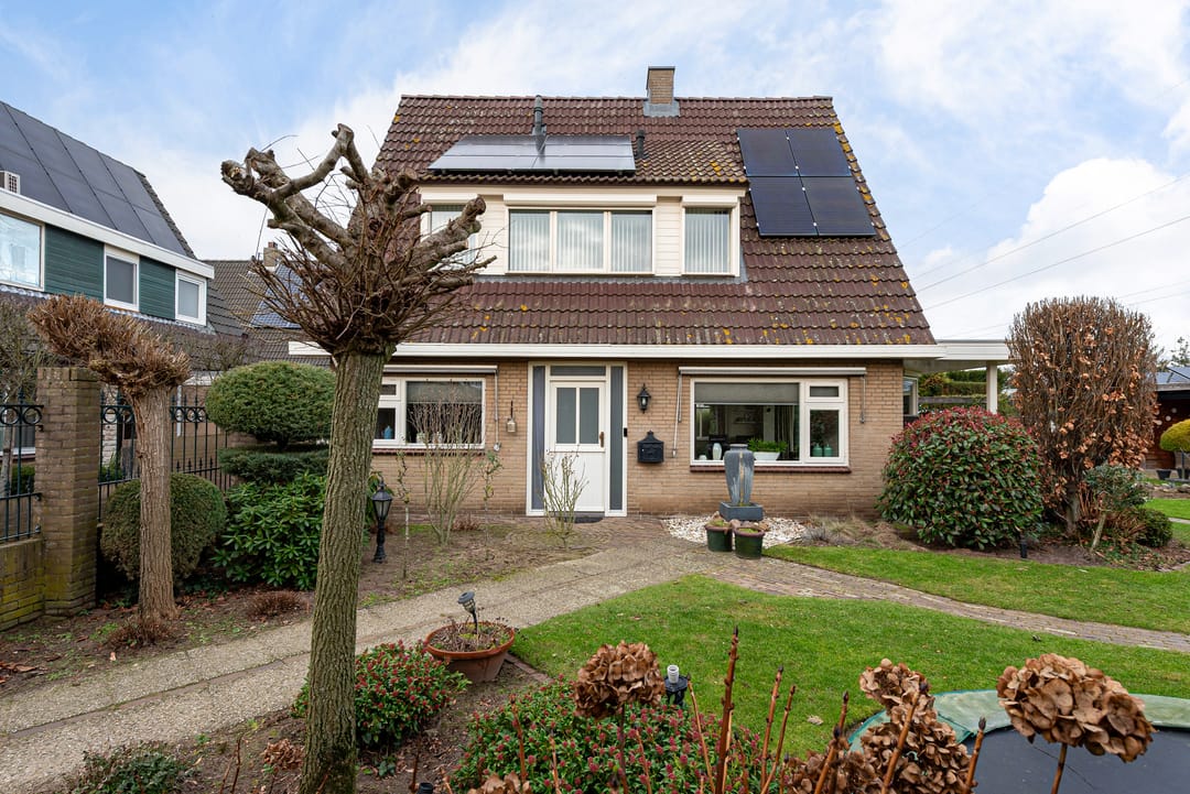 Photo 1 of Adelaar 24
