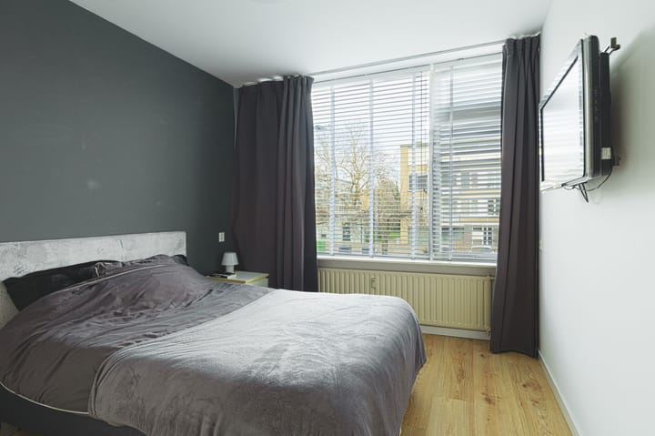 Photo 15 of Van Anrooystraat 387