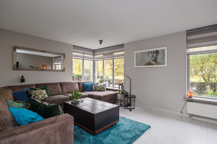 Photo 2 of Menuetstraat 31