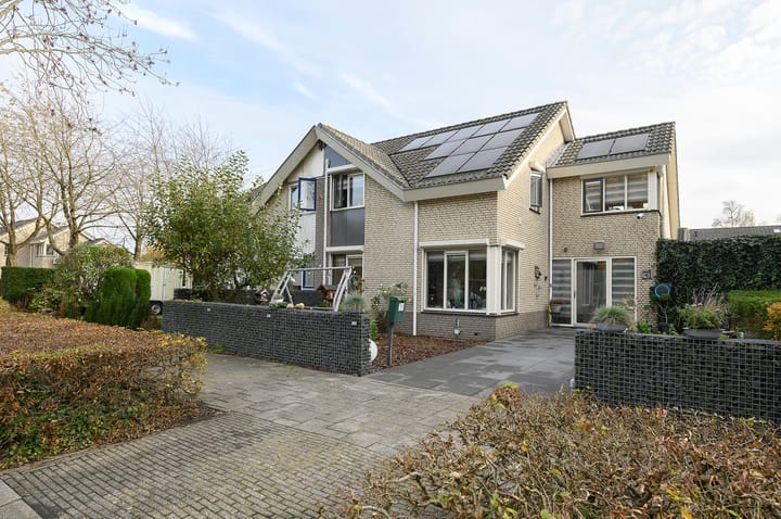 Photo 3 of Menuetstraat 31