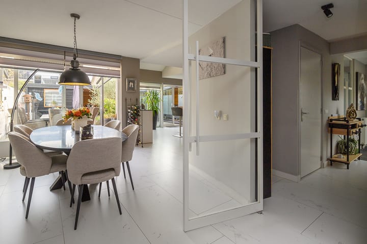 Photo 5 of Menuetstraat 31