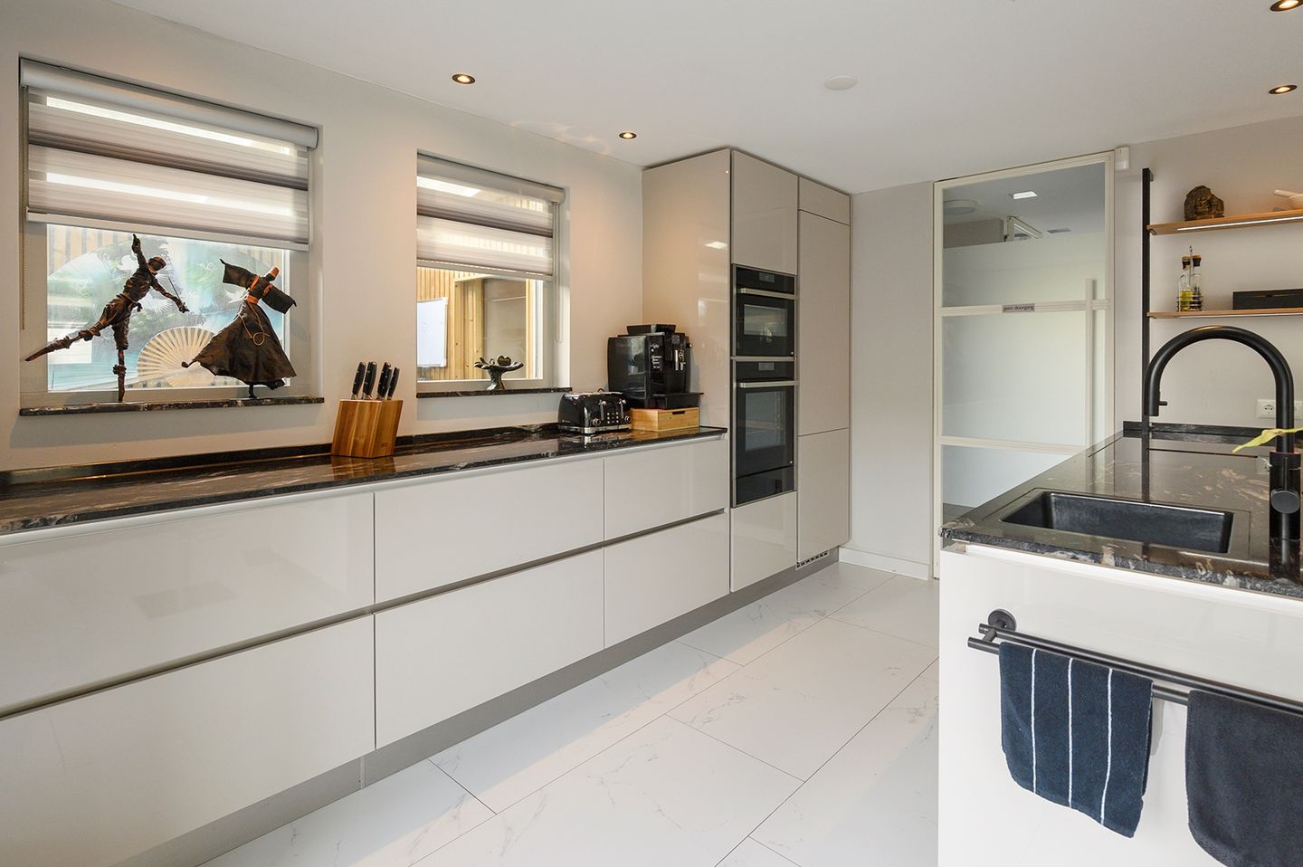 Photo 10 of Menuetstraat 31