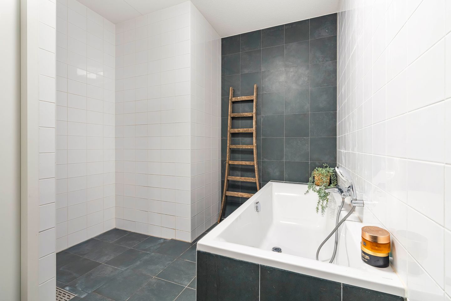 Foto 25 van Nydia Ecurystraat 53