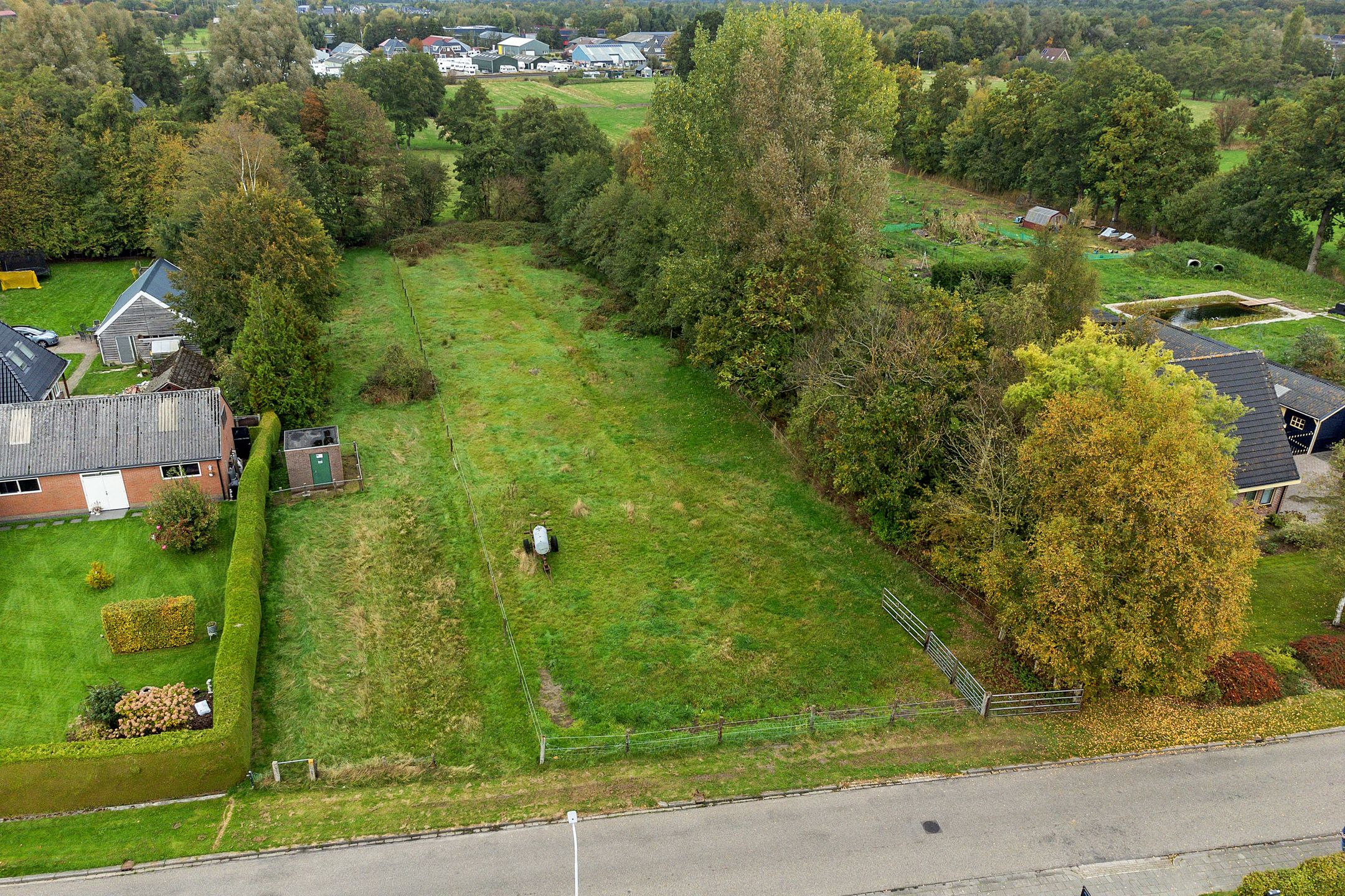 Boskwei naast nummer  false