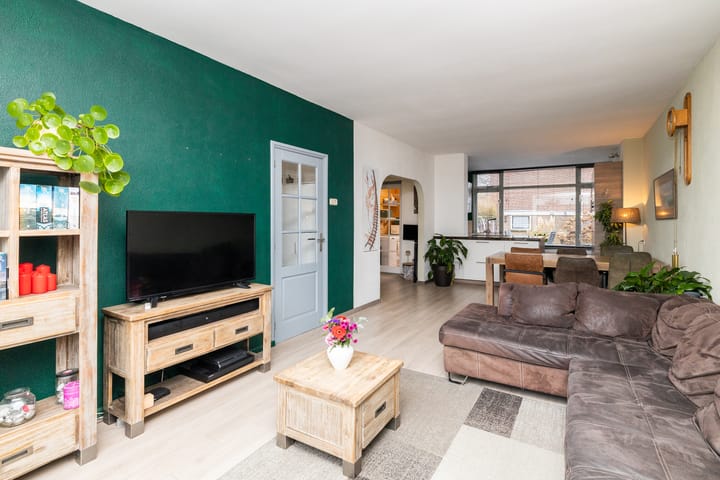 Photo 10 of Rozemarijn 85