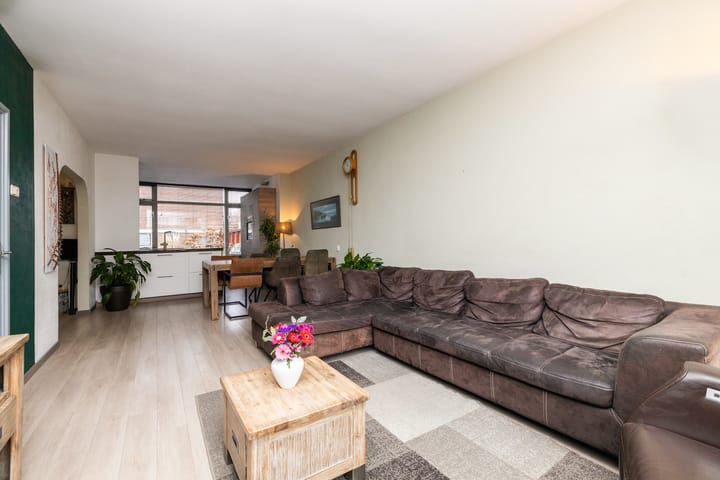 Photo 11 of Rozemarijn 85