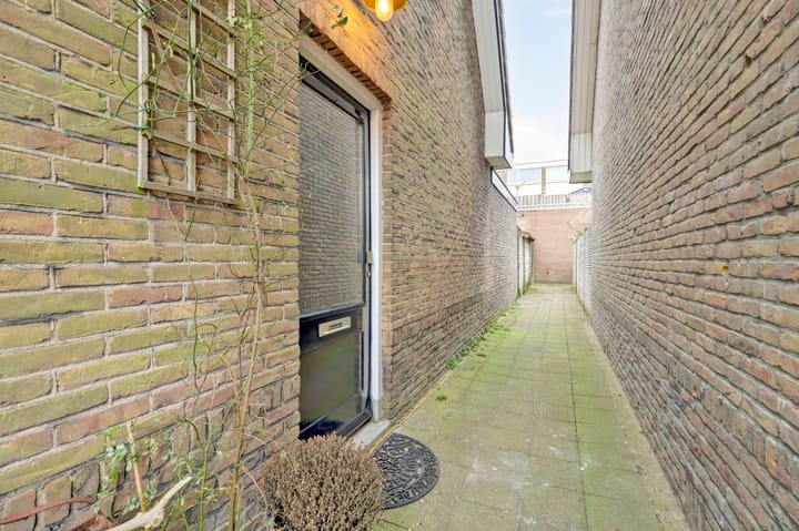 Photo 6 of Waalstraat 12